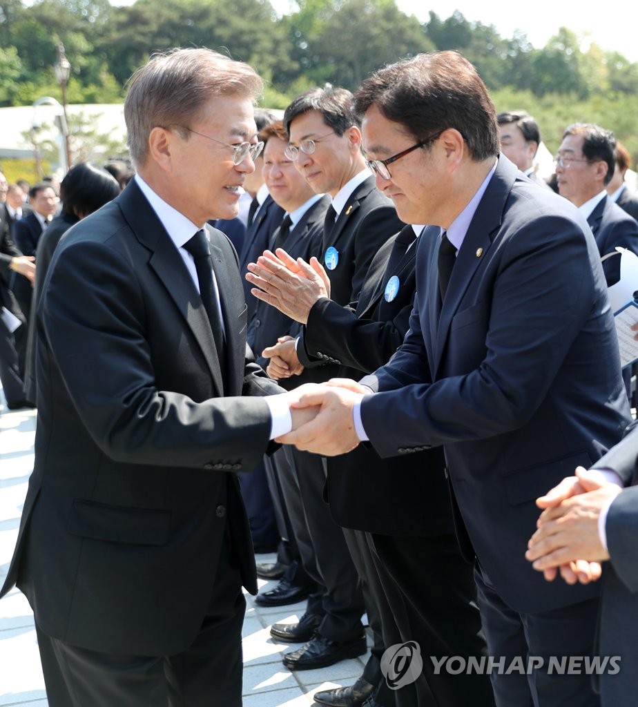 문 대통령과 우원식 원내대표