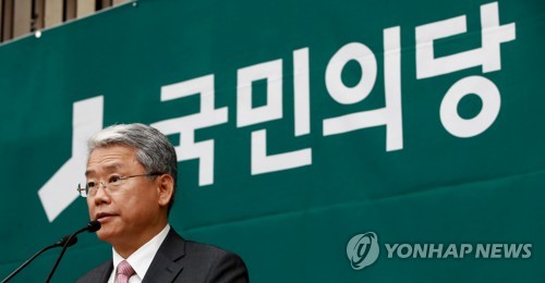 발언하는 김동철 원내대표