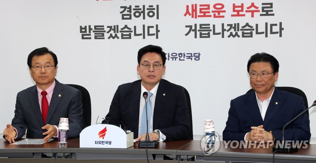 정우택, 긴급 원내대책회의 주재