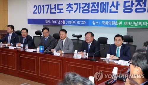 당정 참석한 유일호 부총리