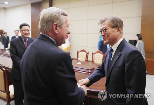 美 민주당 상원 원내총무 만나는 문 대통령