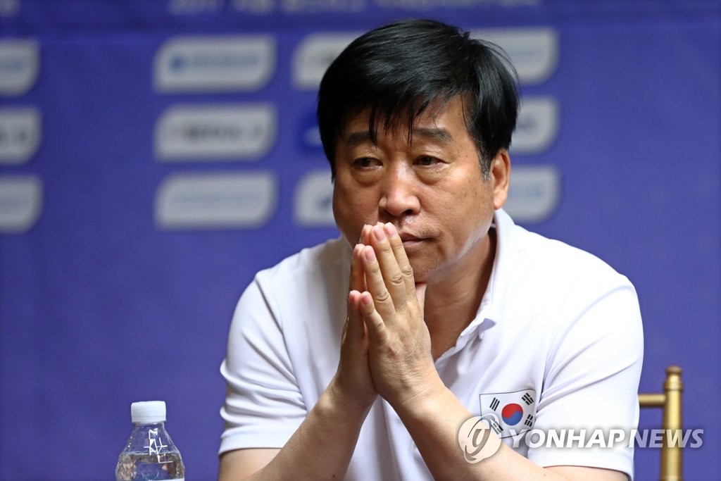 생각에 잠긴 김호철 감독