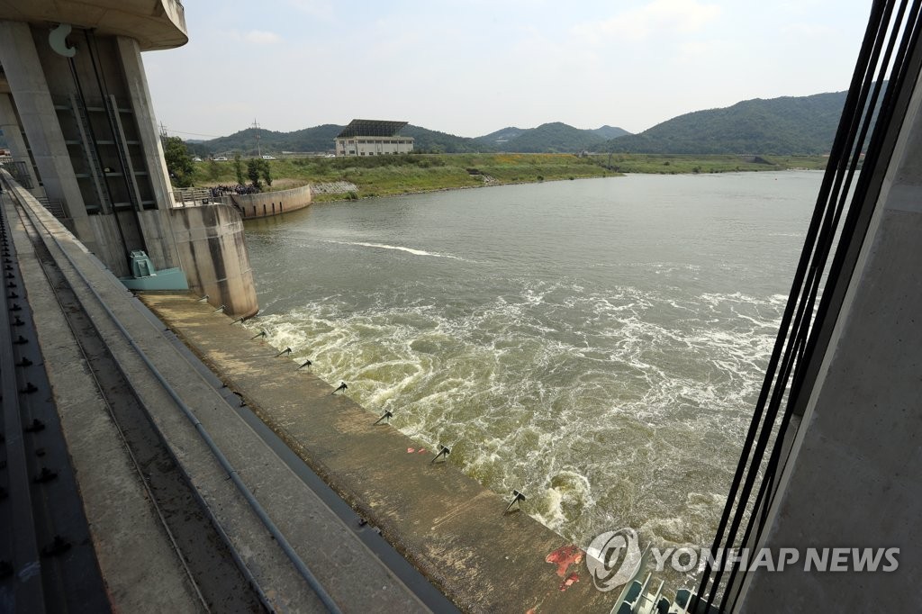 수문 열린 영산강 죽산보