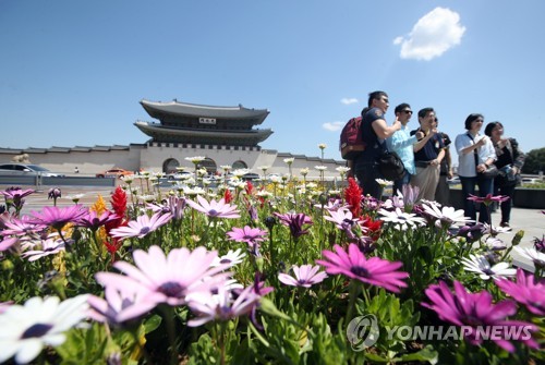 파란 하늘 '엄지 척!'