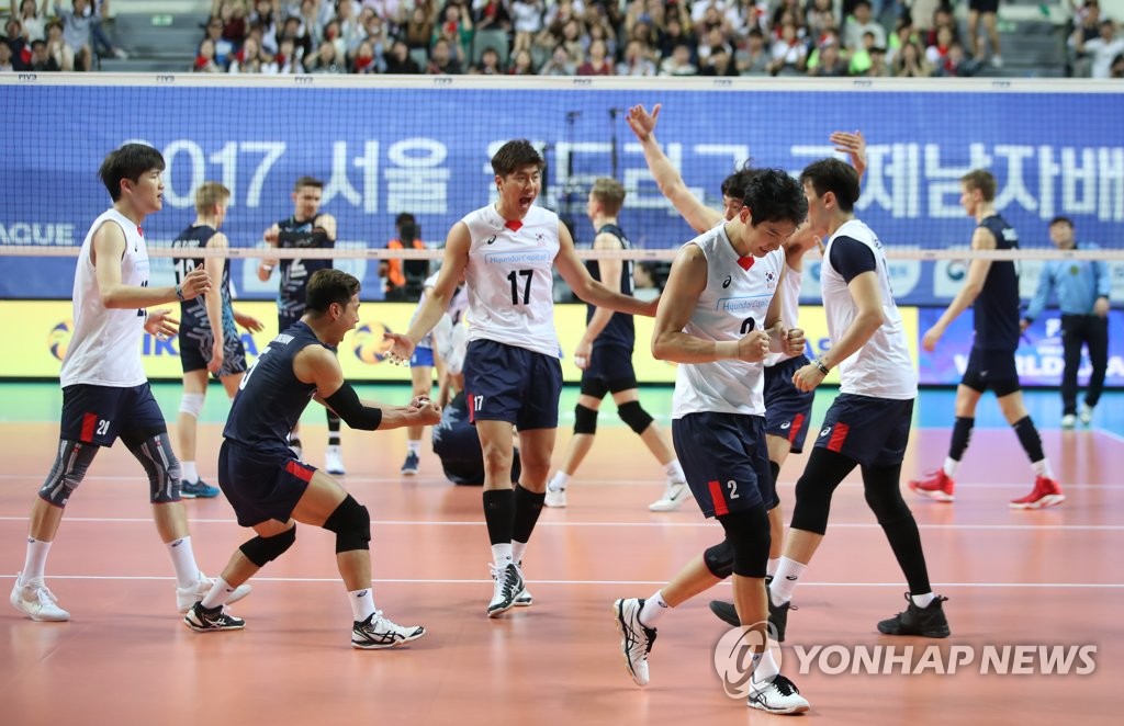 기뻐하는 한국 남자배구