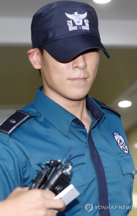 고개 숙인 탑