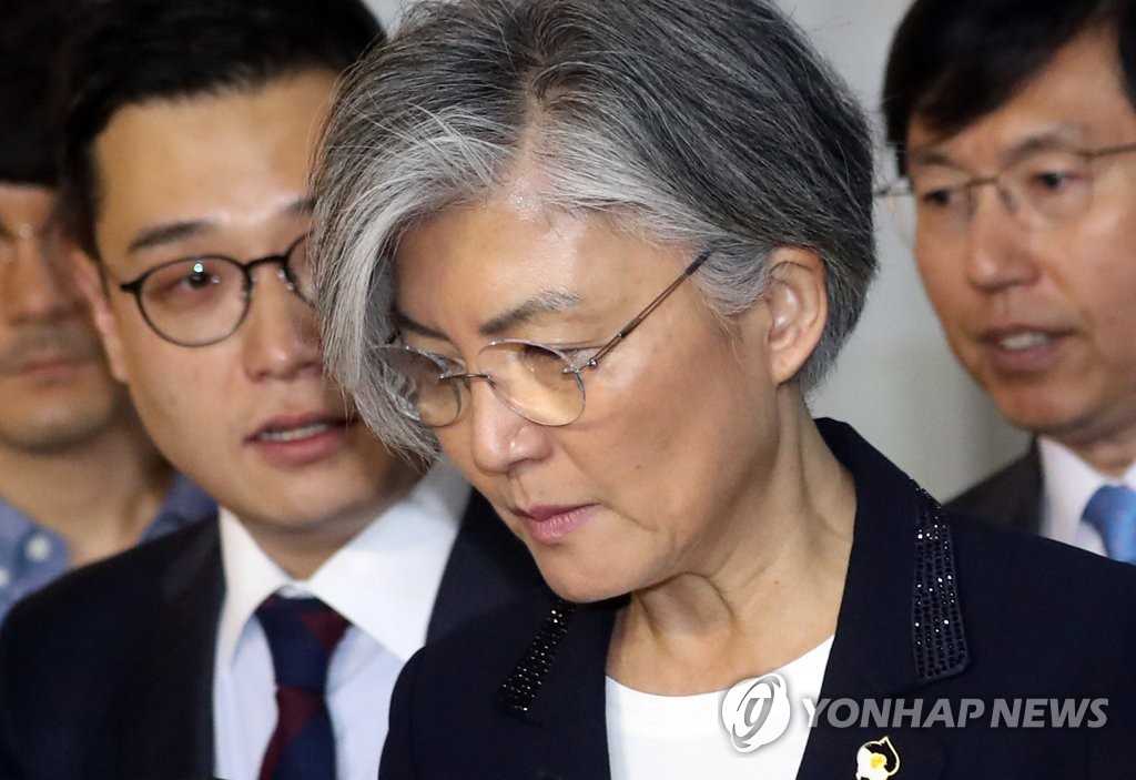 국회 도착, 긴장한 표정의 강경화