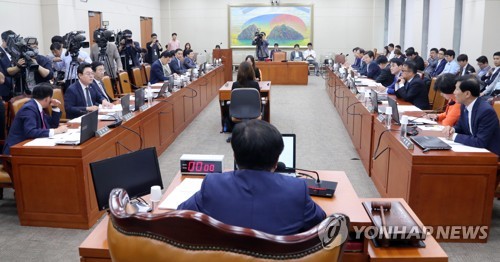 정무위, '청문보고서 채택은?'