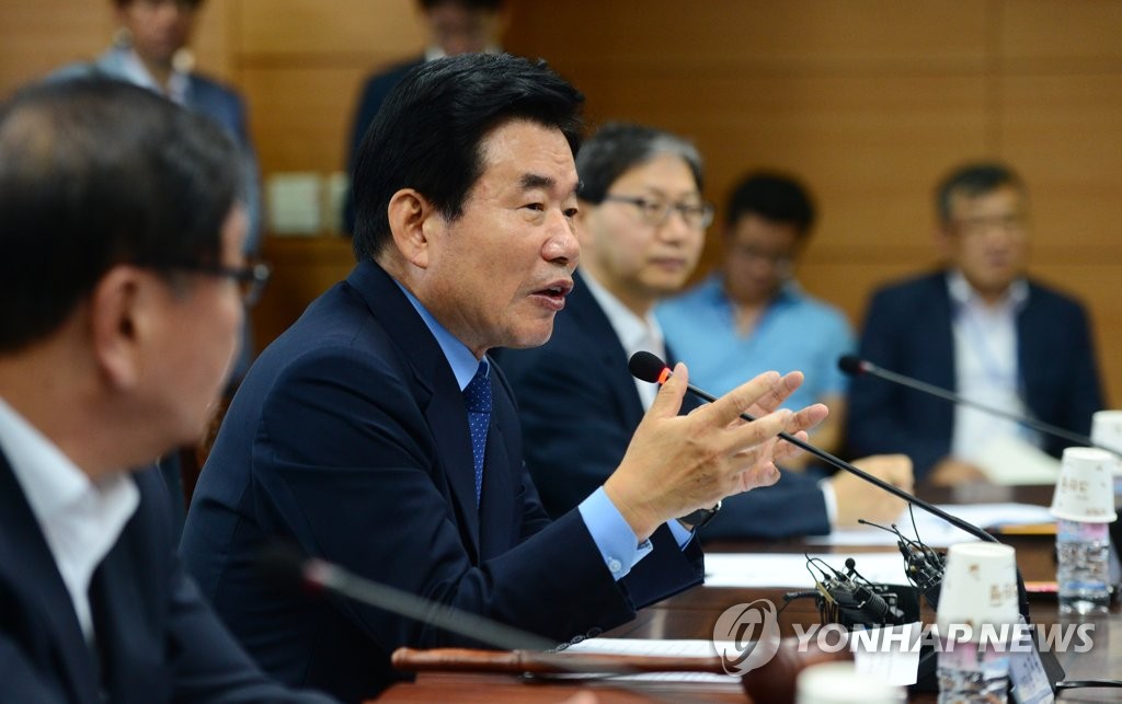모두발언하는 김진표 위원장