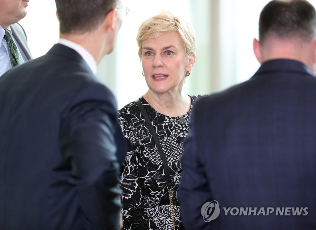 프라이트 미국 국무부 차관보, 외교부 방문