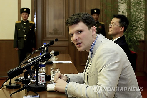 北, 억류 美대학생 17개월만에 석방…"혼수상태"