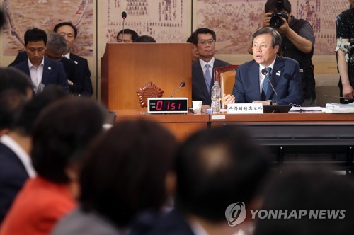 답변하는 도종환