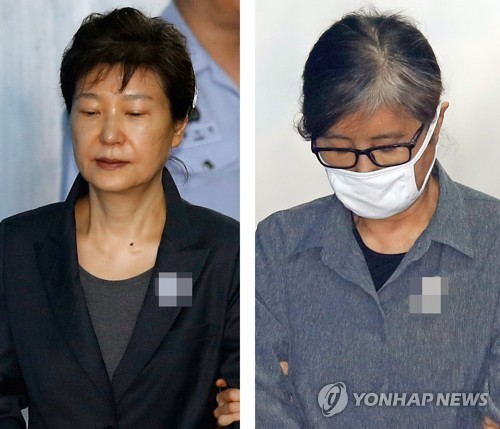 초탈 혹은 체념한 듯한...법정 향하는 박근혜-최순실