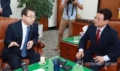 발언하는 서훈 국정원장