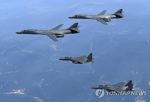 한반도 출격한 미국 전략폭격기
