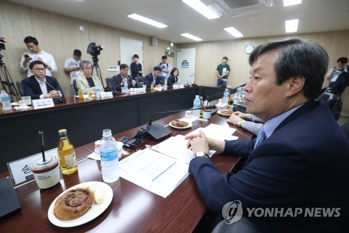 도종환 장관 '출판유통계의 건의사항은?'