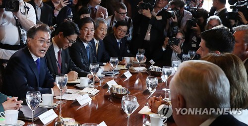 미 하원 지도부 간담회, 발언하는 문 대통령