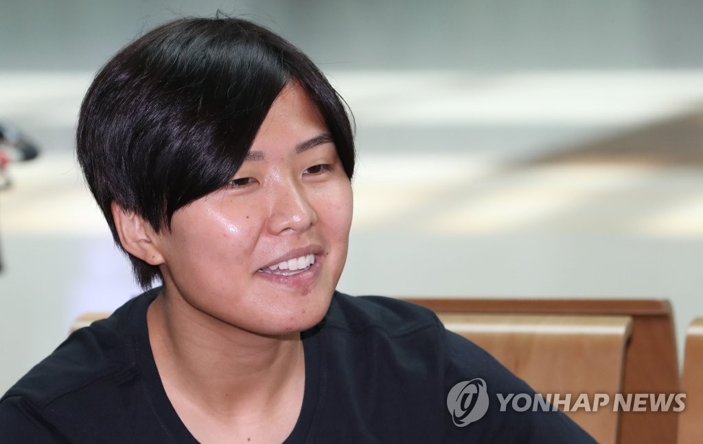 질문에 답하는 지소연