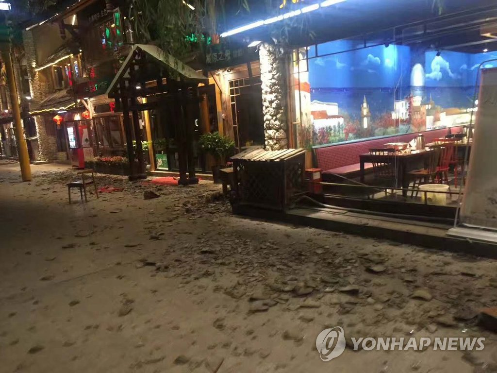 中관광지 구채구 '강진'…여행객 6명 등 12명 사망