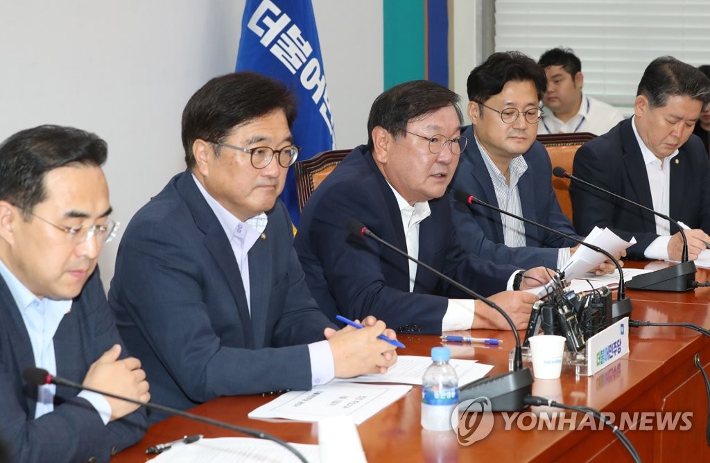 건강보험 보장성 강화 정책 언급하는 김태년