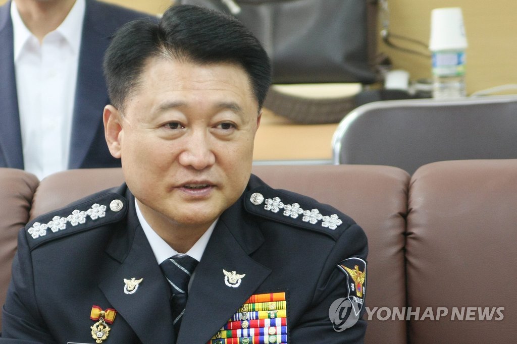 제주 기자간담회 하는 이철성 경찰청장