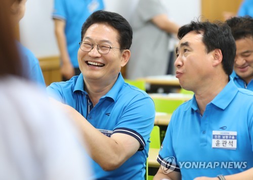 축하 인사받는 송영길 북방경제위원장