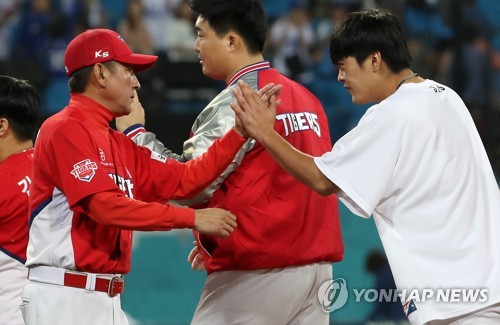 축하받는 심동섭