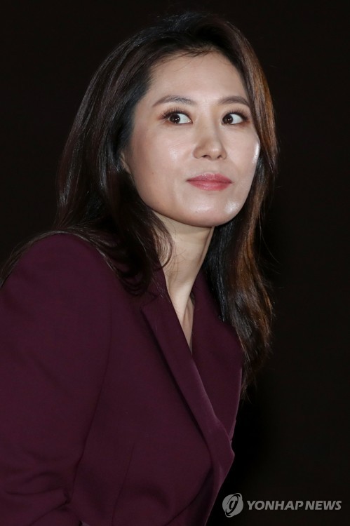 '여배우는 오늘도' 감독 겸 주연 문소리