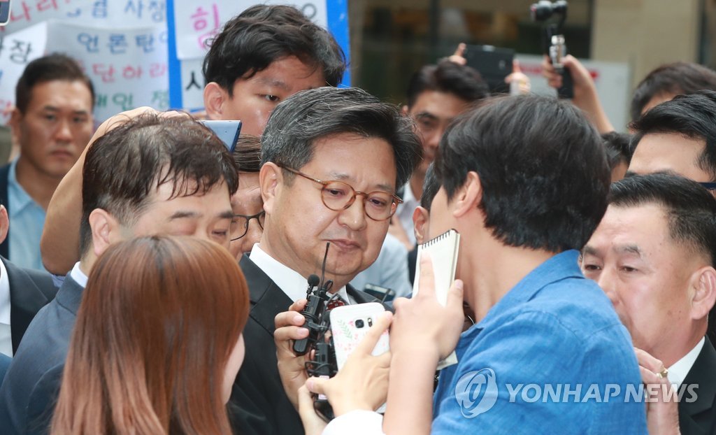김장겸 MBC 사장, 굳은 표정 출석