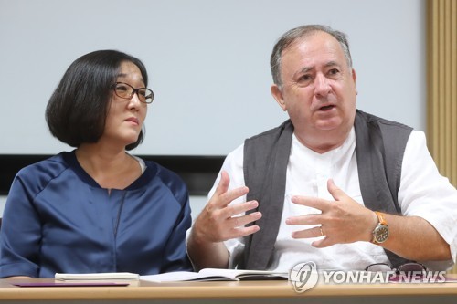 간담회 참석한 한유미-에르베 페조디에