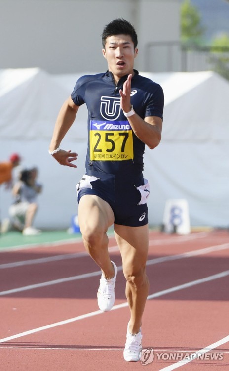 역주하는 일본 육상 100m 선수 기류 요시히데