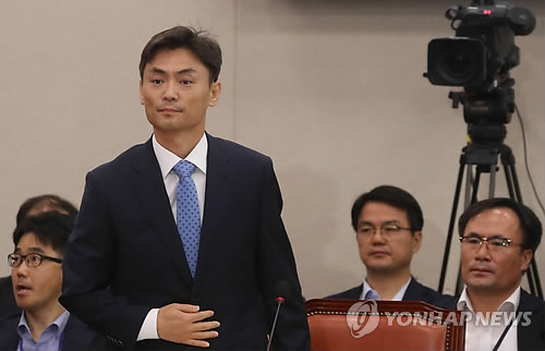 인사청문회장 입장하는 박성진 후보자