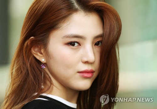 한소희, CF퀸다운 빠져드는 눈빛
