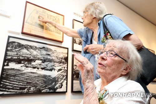 피란수도 부산을 품었던 스웨덴 간호사들