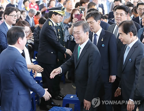 문 대통령, 서해안 유류피해 극복 10주년 행사 참석