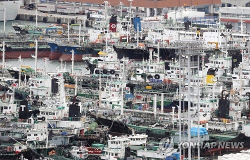 태풍 '탈림' 북상 부산항 선박 피항