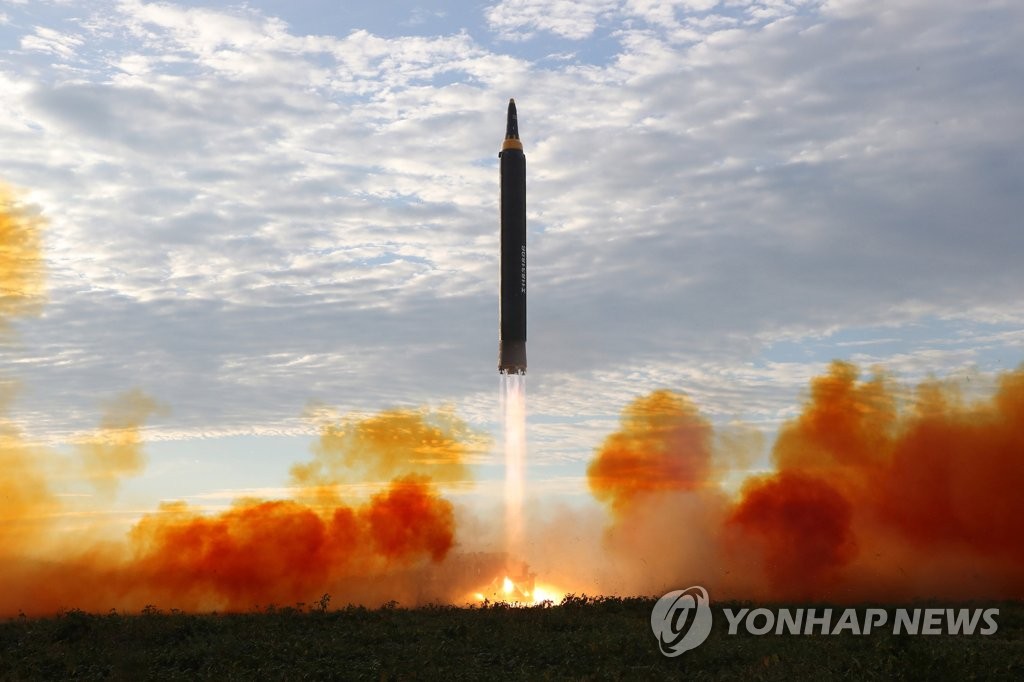 北 공개한 '화성-12형' 발사 장면[2017.9.16]