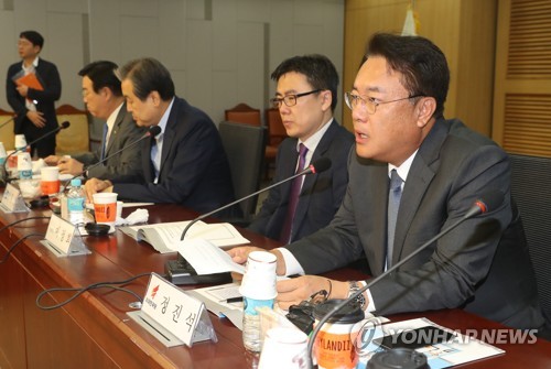 인사말 하는 정진석 의원