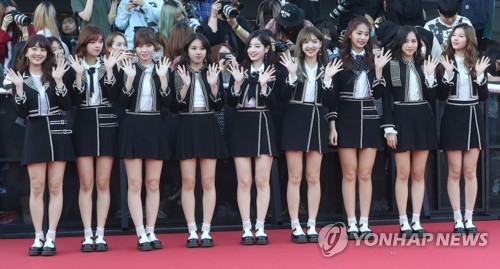 트와이스 '예쁜애 옆에 예쁜애'