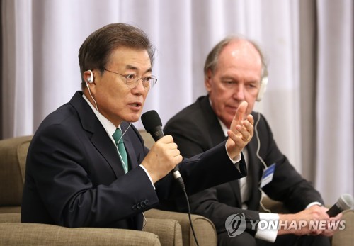 문 대통령, 뉴욕 금융ㆍ경제인 질문에 답변