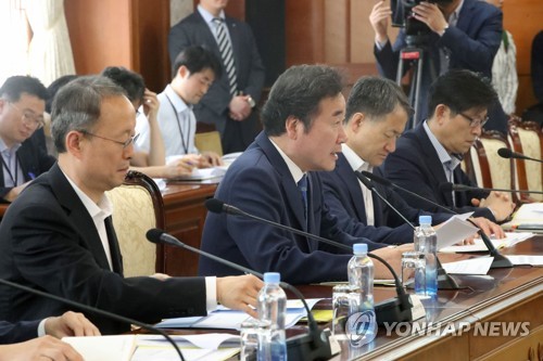 국정현안점검조정회의서 발언하는 이 총리