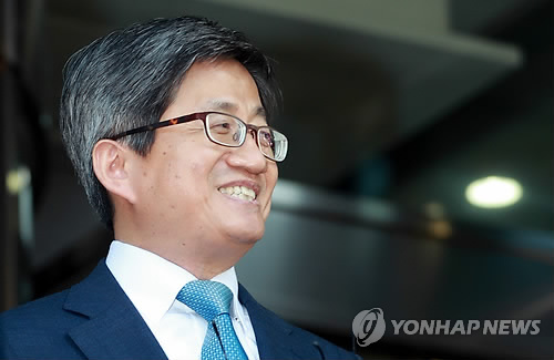 임명동의안 통과에 미소짓는 김명수 대법원장 후보자