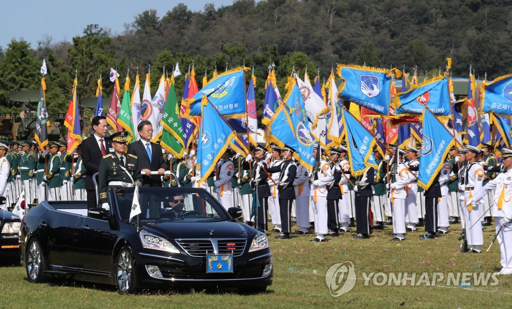 국군의 날 기념식 참석한 문 대통령