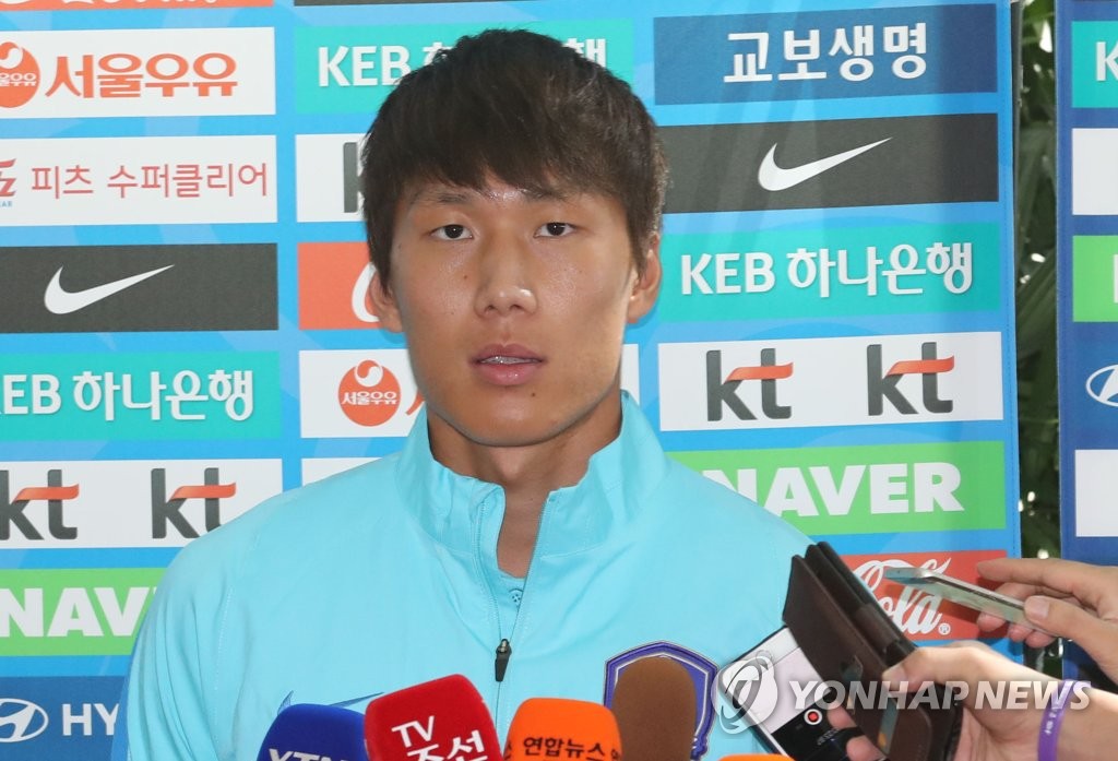 인터뷰하는 송주훈