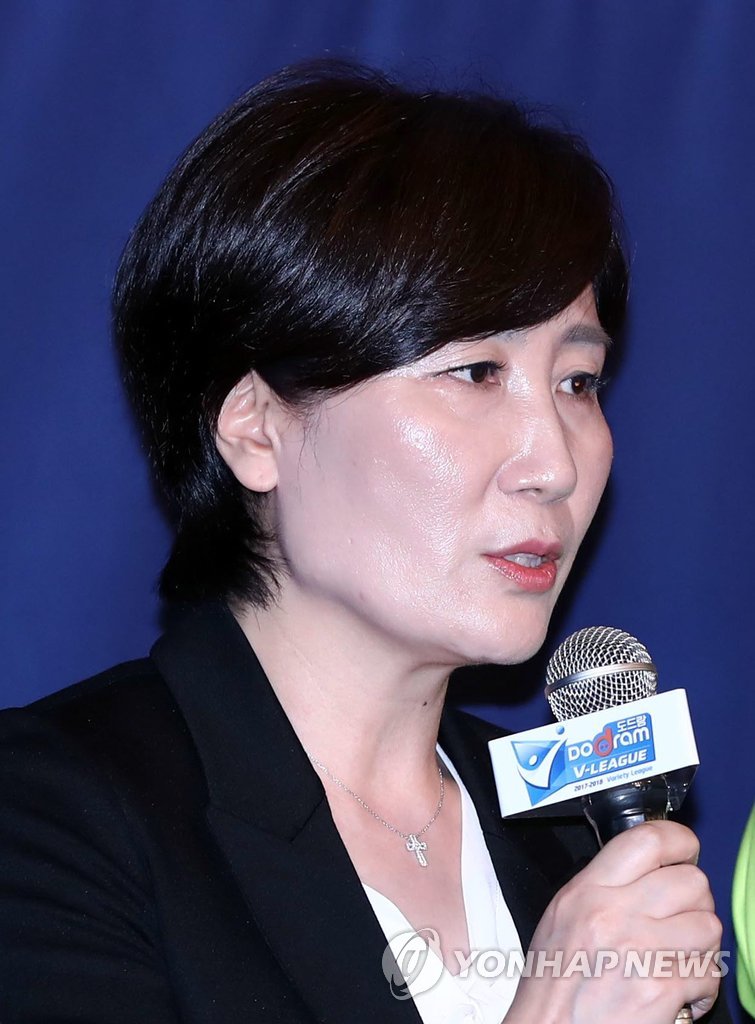 인사말하는 이도희 현대건설 감독