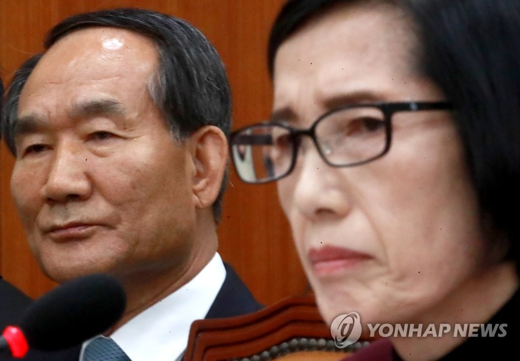 피감기관장과 증인