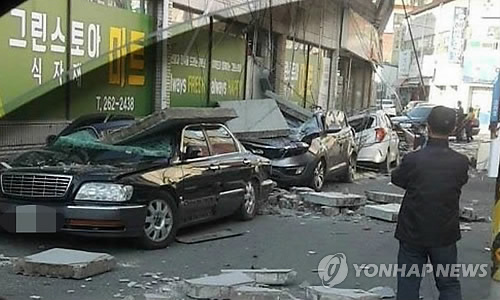 처참한 승용차들, 세워둔 차에 날벼락