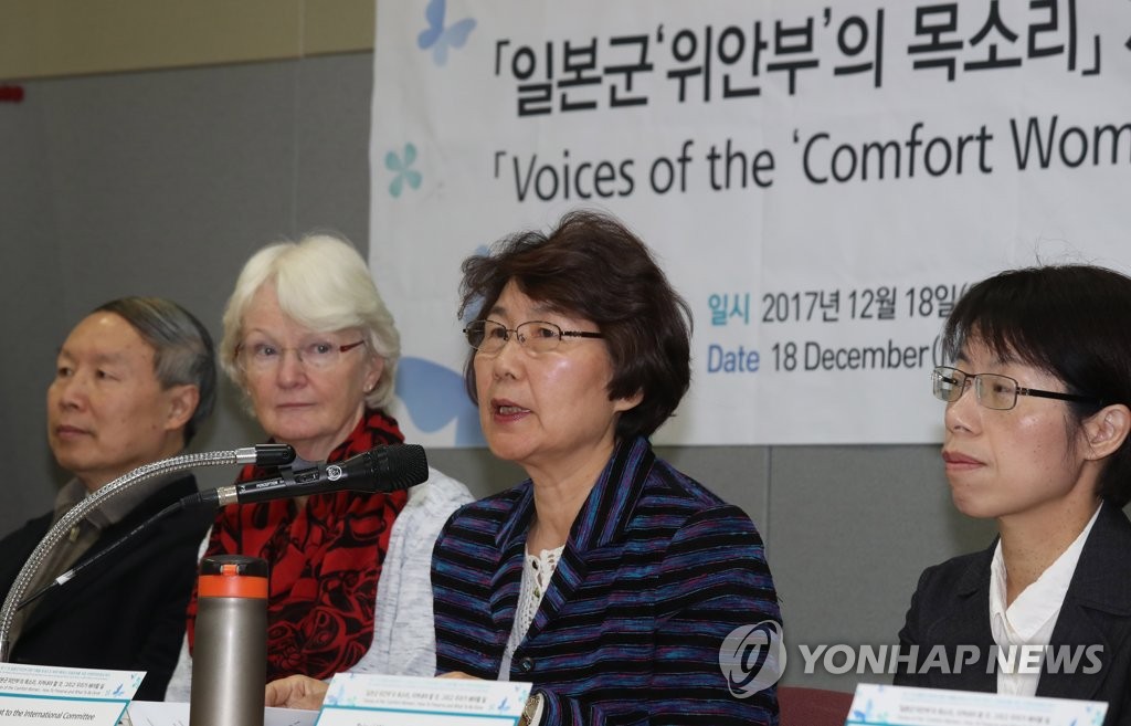 登録を共同申請した市民団体でつくる「国際連帯委員会」がソウル市内で記者会見を開いた＝１９日、ソウル（聯合ニュース）