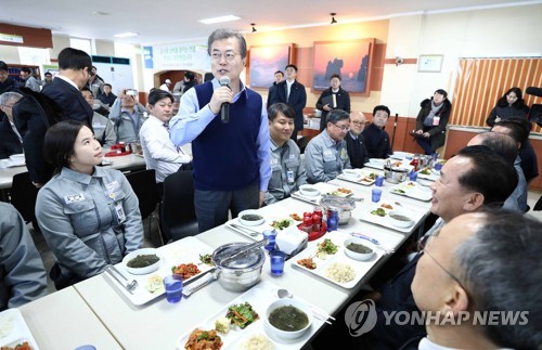 문 대통령, 조선소에서 하는 신년인사는?