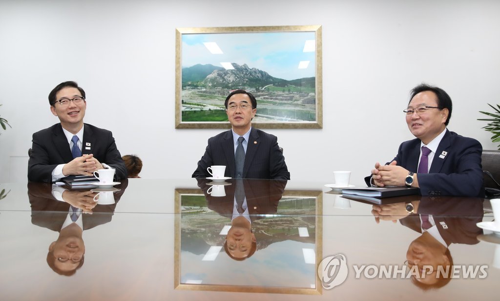 남북 차관급 실무회담 대표단, 장관과 티타임